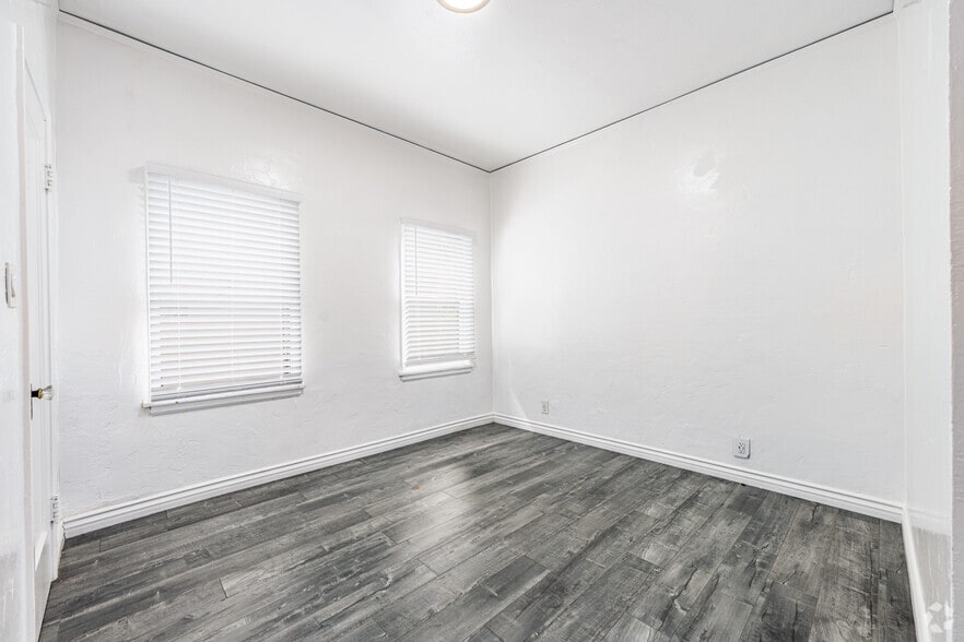 1BR, 1BA - 700SF - Bedroom - Chateau Lily - Chateau Lily LLC