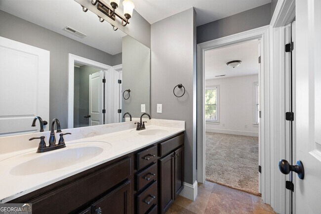 Building Photo - 215 Arthur Hills Dr