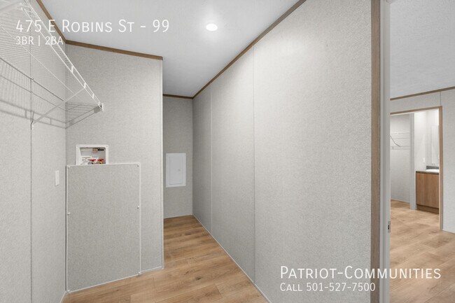 Building Photo - 475 E Robins St