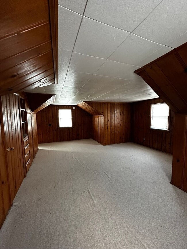 Building Photo - 555 Woodsdale Ave