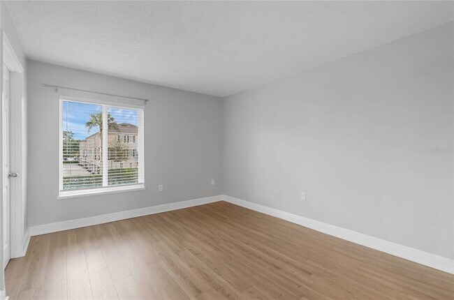 Building Photo - 596 Orange Dr