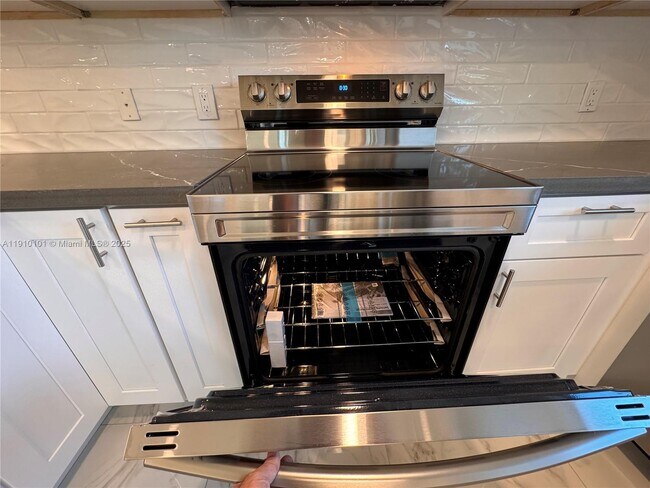 Building Photo - 2430 NW 22nd Rd