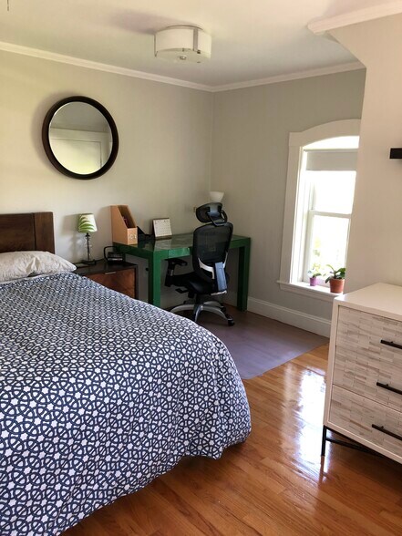 Building Photo - 105 Chestnut St