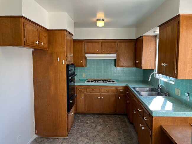 Building Photo - 206-210 Vista Glen Ln