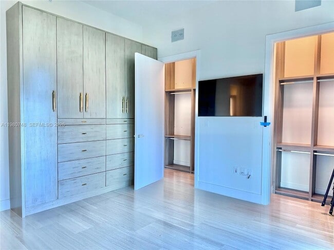 Building Photo - 1451 Brickell Ave