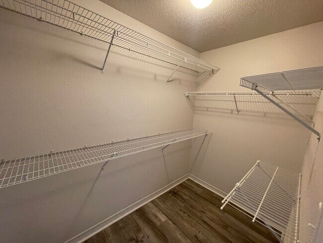 Building Photo - 2212 Peachwood Ct
