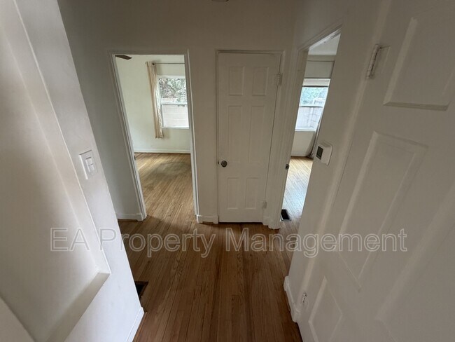 Building Photo - 3925 Mesa Verde Ave NE