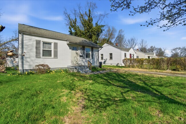 Building Photo - 1008 S 45th St