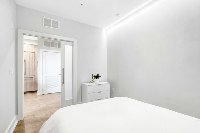 Building Photo - 701 Swann Ave