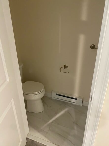 Building Photo - 520 Main St