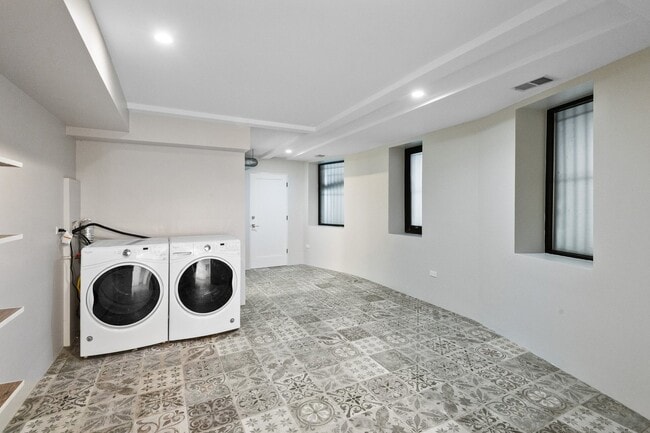 Building Photo - 44 E Cedar St