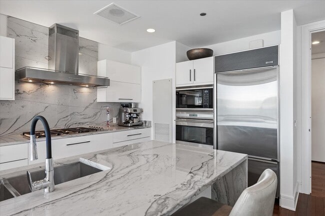 Building Photo - 401 N Wabash Ave