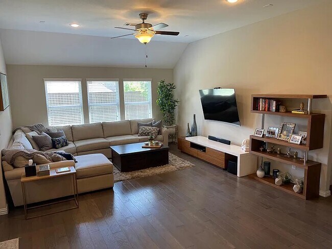 Building Photo - 2416 Leeward Pl