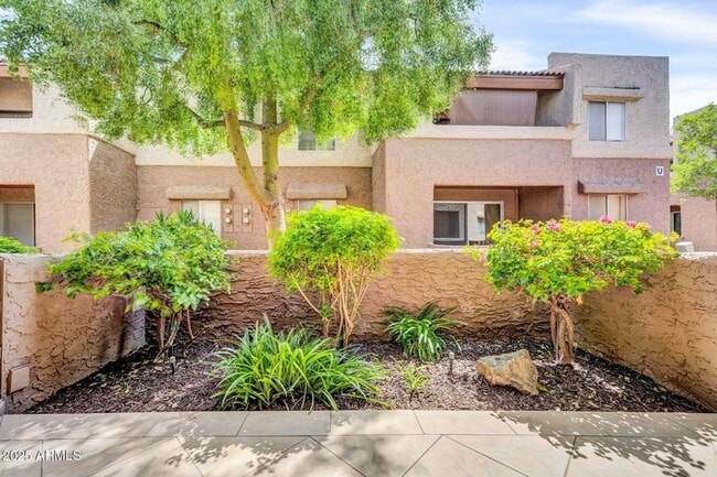 Building Photo - 1 Bedroom Condo in a private gated communi...