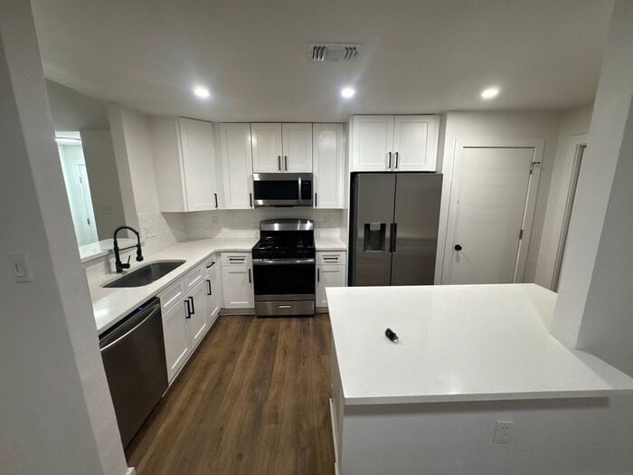 Building Photo - 14306 Vandever St