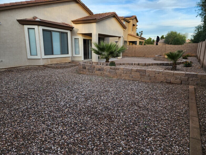 Building Photo - 4073 E Reins Rd