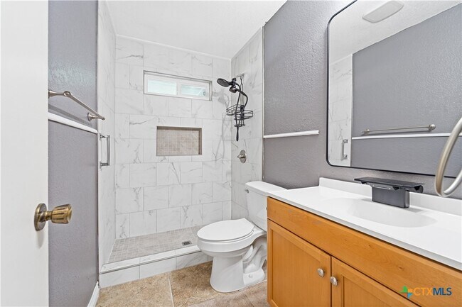 Building Photo - 303 Carly Dr