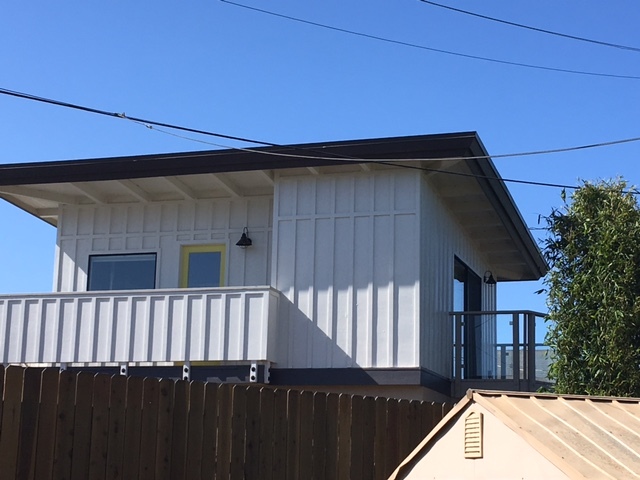 Side View, Entry & Balcony - 477 Kings Ave