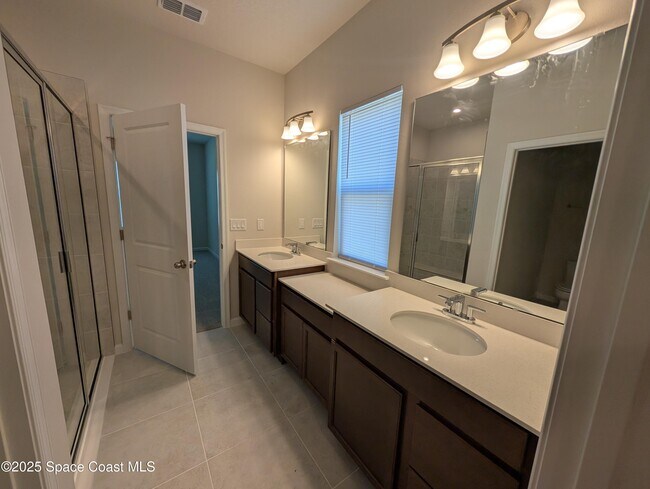 Building Photo - 2504 Landing Dr
