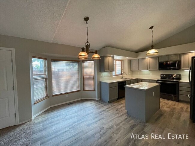 Building Photo - 4920 Braddock Dr