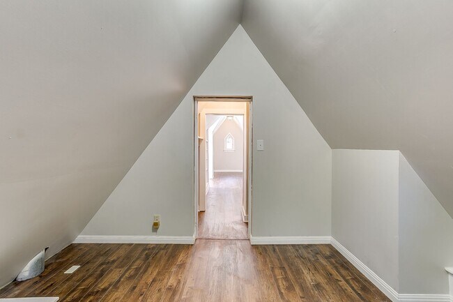 Building Photo - 3257 Greene Ave
