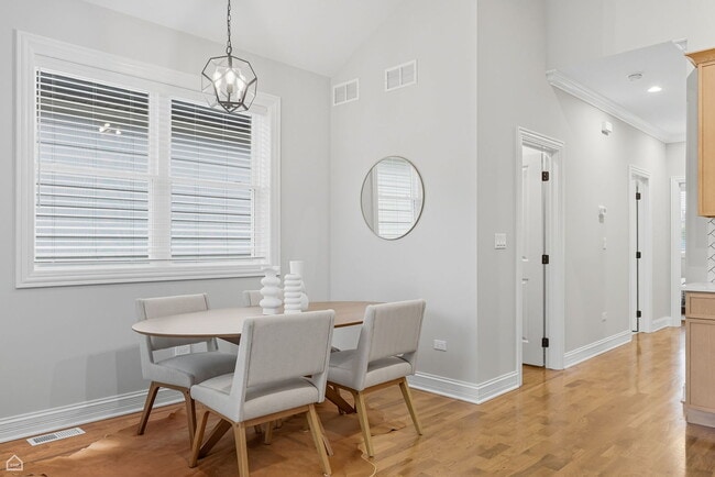 Building Photo - 547 N Springfield Ave