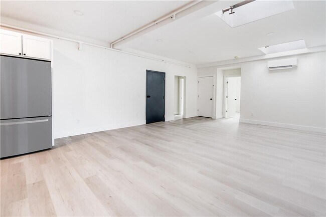 Building Photo - 202 Hooker Ave