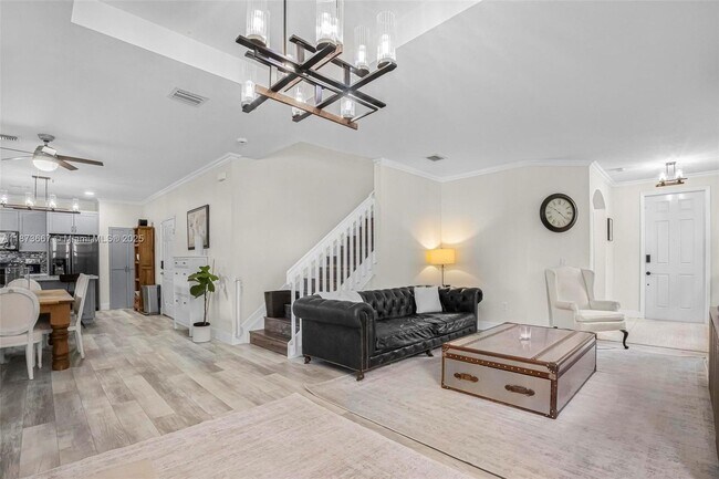 Building Photo - 628 SE 37th Pl