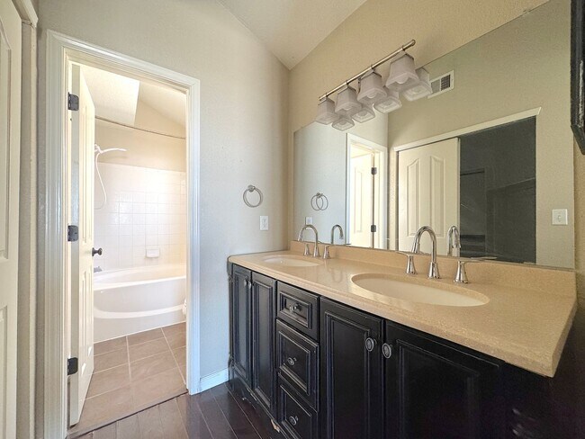 Building Photo - East El Paso 4bed/2bath