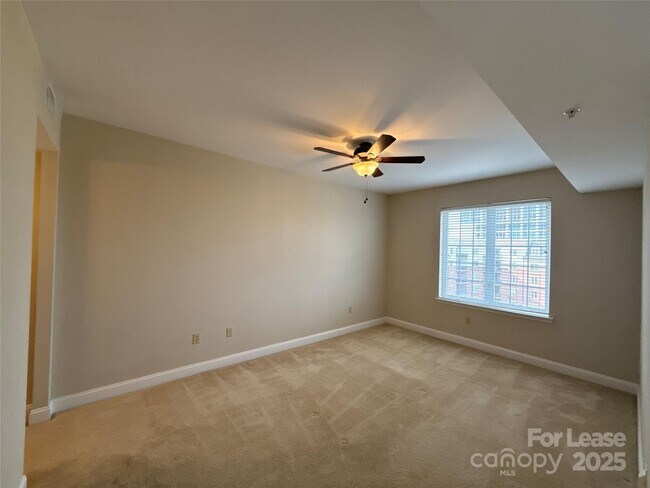 Building Photo - 300 W 5th St