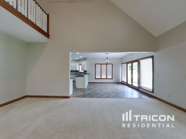 Building Photo - 6055 Fawnwood Dr
