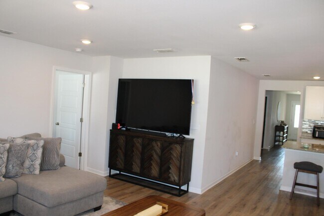 Building Photo - 1964 Catbird Trl