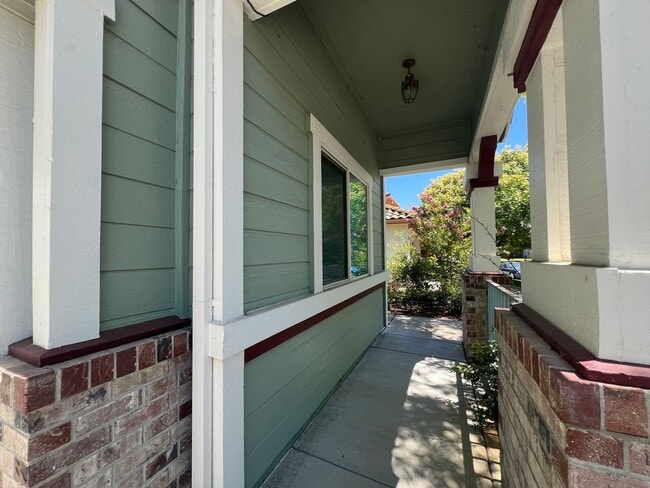 Building Photo - Laguna West 4 Bed, 2 Bath Home
