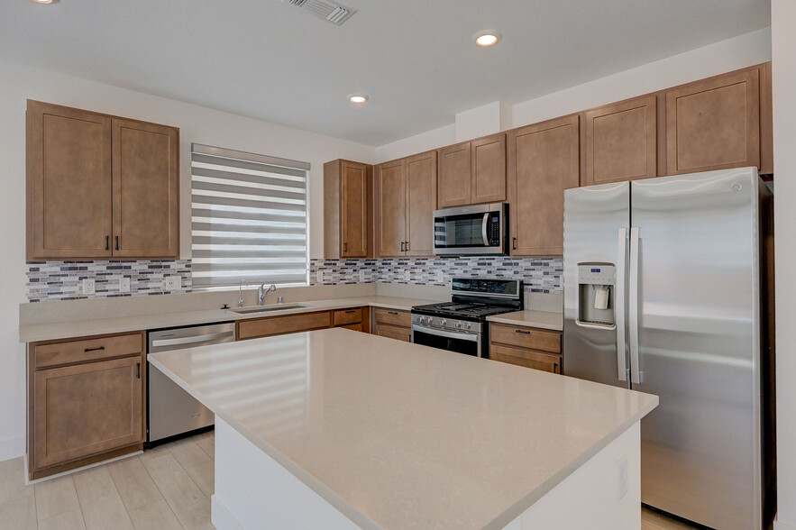 Building Photo - 5927 W Frias Ave