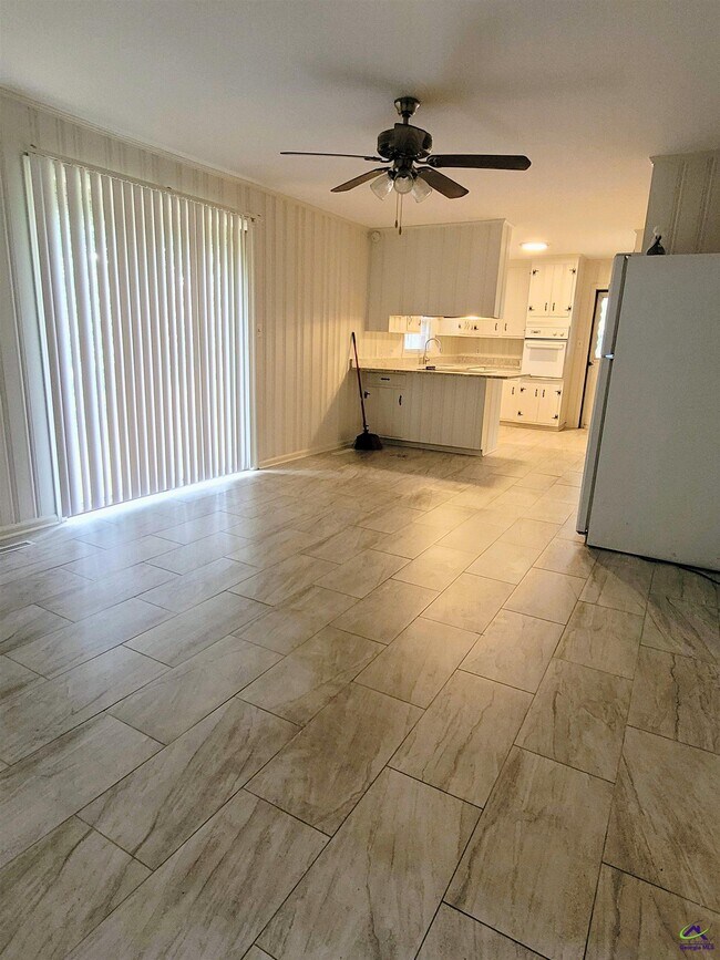 Building Photo - 2989 King Alfred Dr