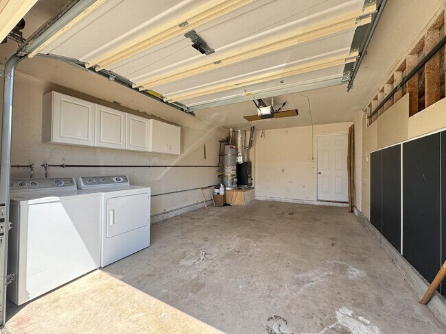 Building Photo - Move in Special-Mira Mesa three bedroom home with yard!