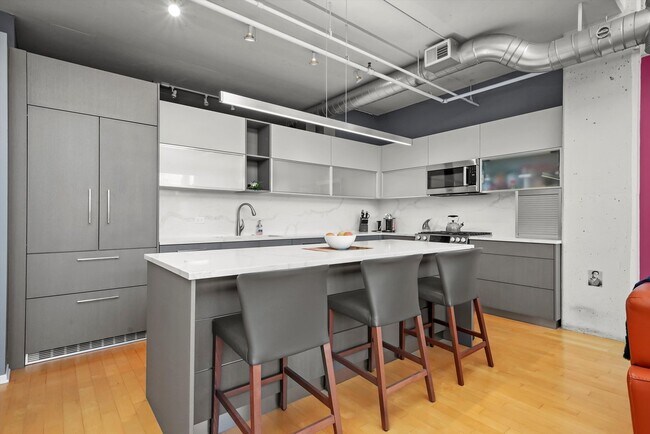 Building Photo - 1530 S State St