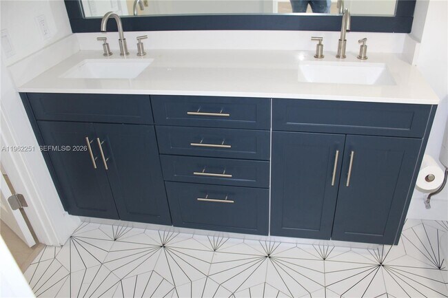 Building Photo - 955 Egret Cir