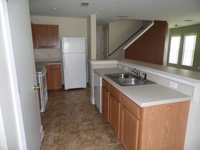 Building Photo - 3/2.5 Townhouse in Kissimmee