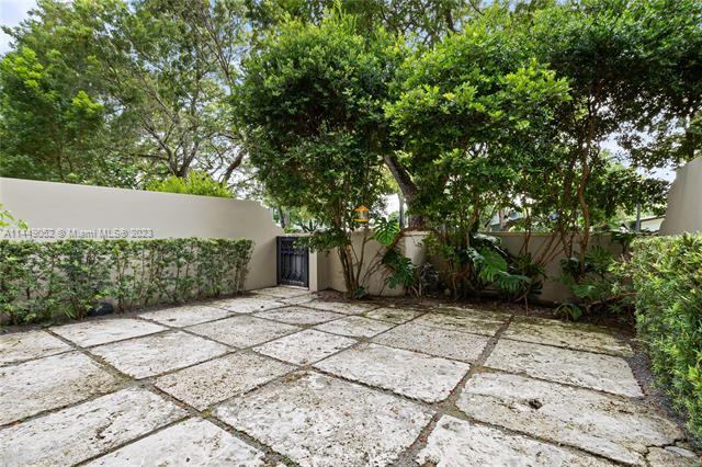 Building Photo - 7530 SW 56th Ct