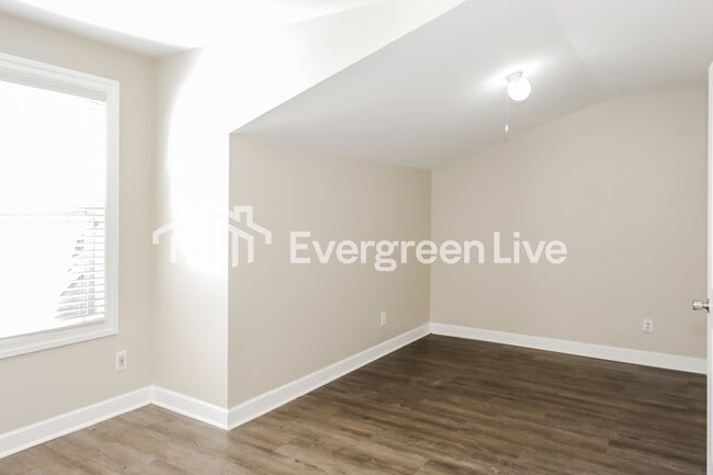 Building Photo - 107 SW Properzi Wy