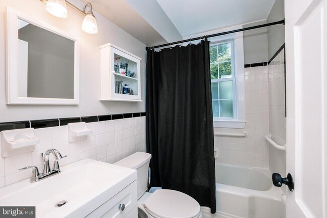 Building Photo - 26 S Old Glebe Rd