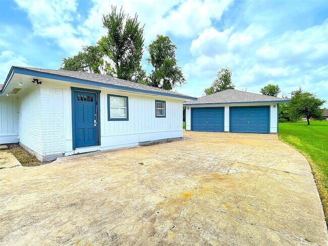 Building Photo - 316 Rabbit Trail