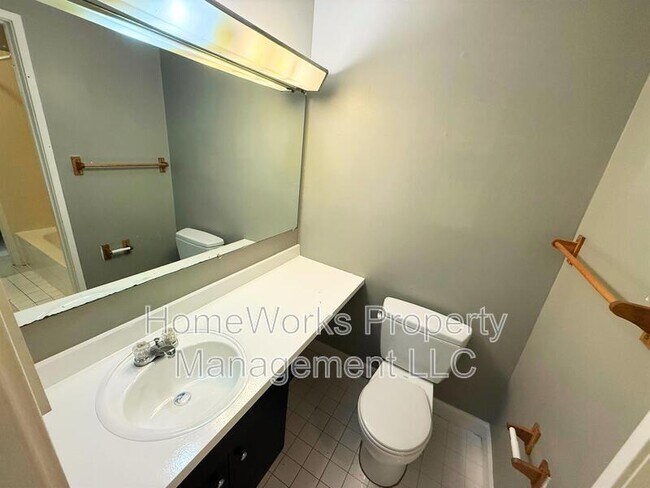 Building Photo - 9633 White Acre Rd