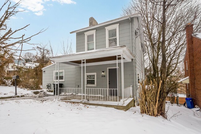 Building Photo - NEWLY RENOVATED! 3 BED / 1.5 BATH HOUSE IN...