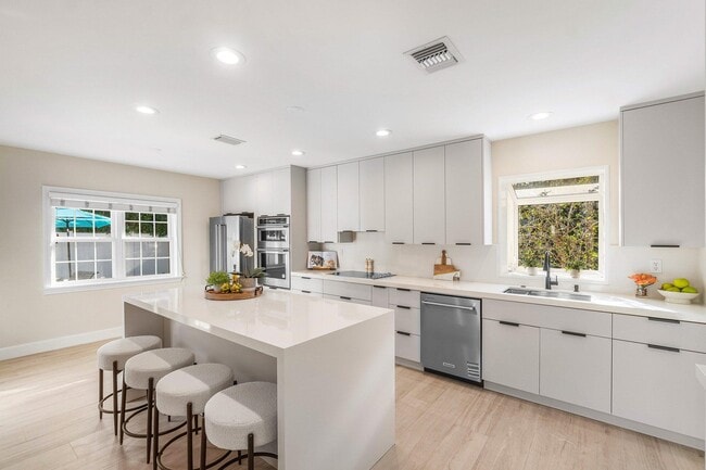 Building Photo - Gardenia Terrace, Delray Beach, FL 33444 - 5 BR 4 BA single-family home