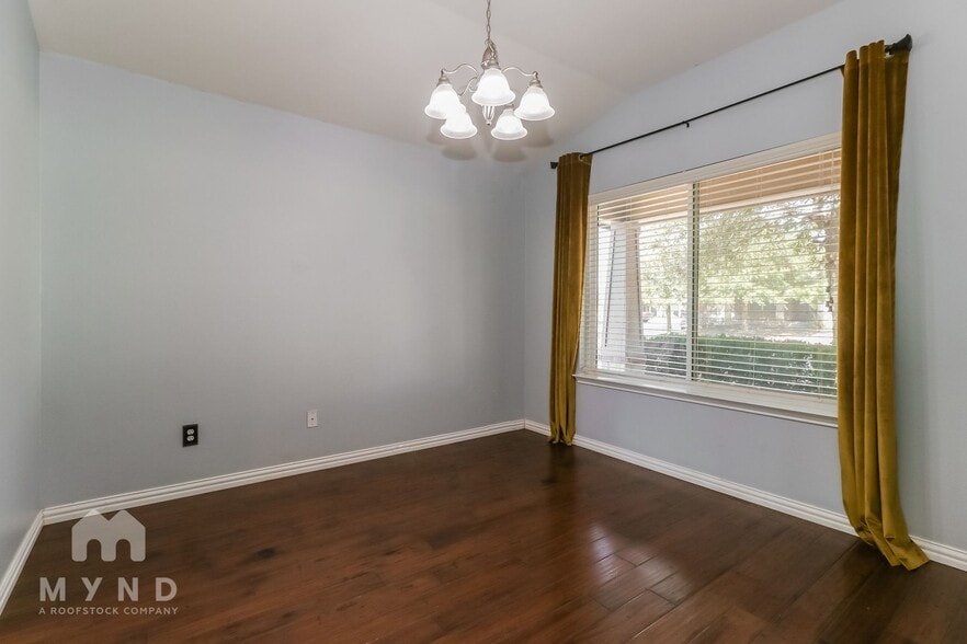 Building Photo - 286 Nandina Dr