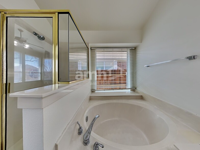 Building Photo - 8601 Lariat Cir