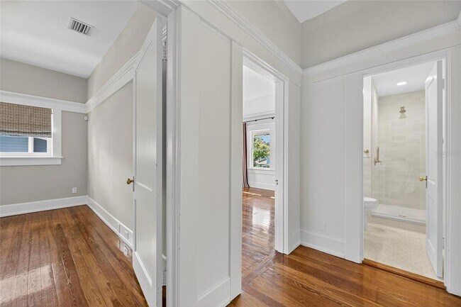 Building Photo - 3003 W Harbor View Ave