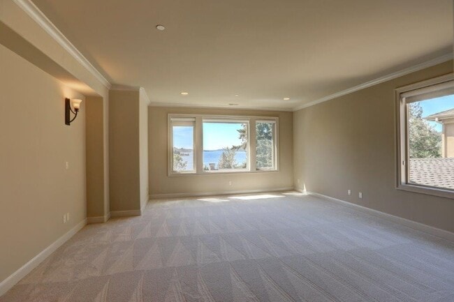 Building Photo - Stunning Mediterranean Oasis Minutes from Downtown Bellevue w/Lake Views!